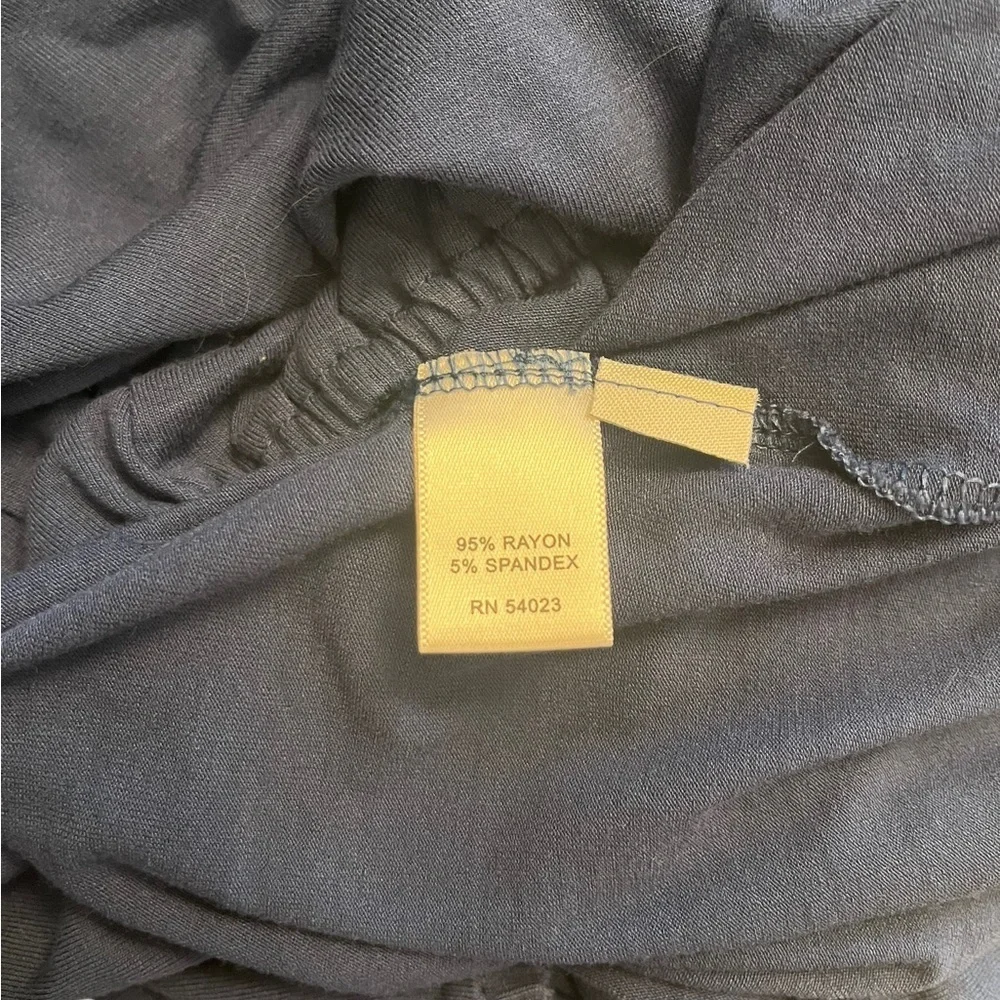 Banana republic balloon hem T-shirt. Size L. - Picture 3 of 3